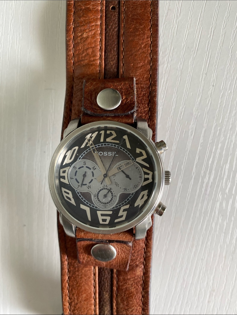 Fossil Men's Brown Leather Strap Chronograph Watch with Black Dial needs battery